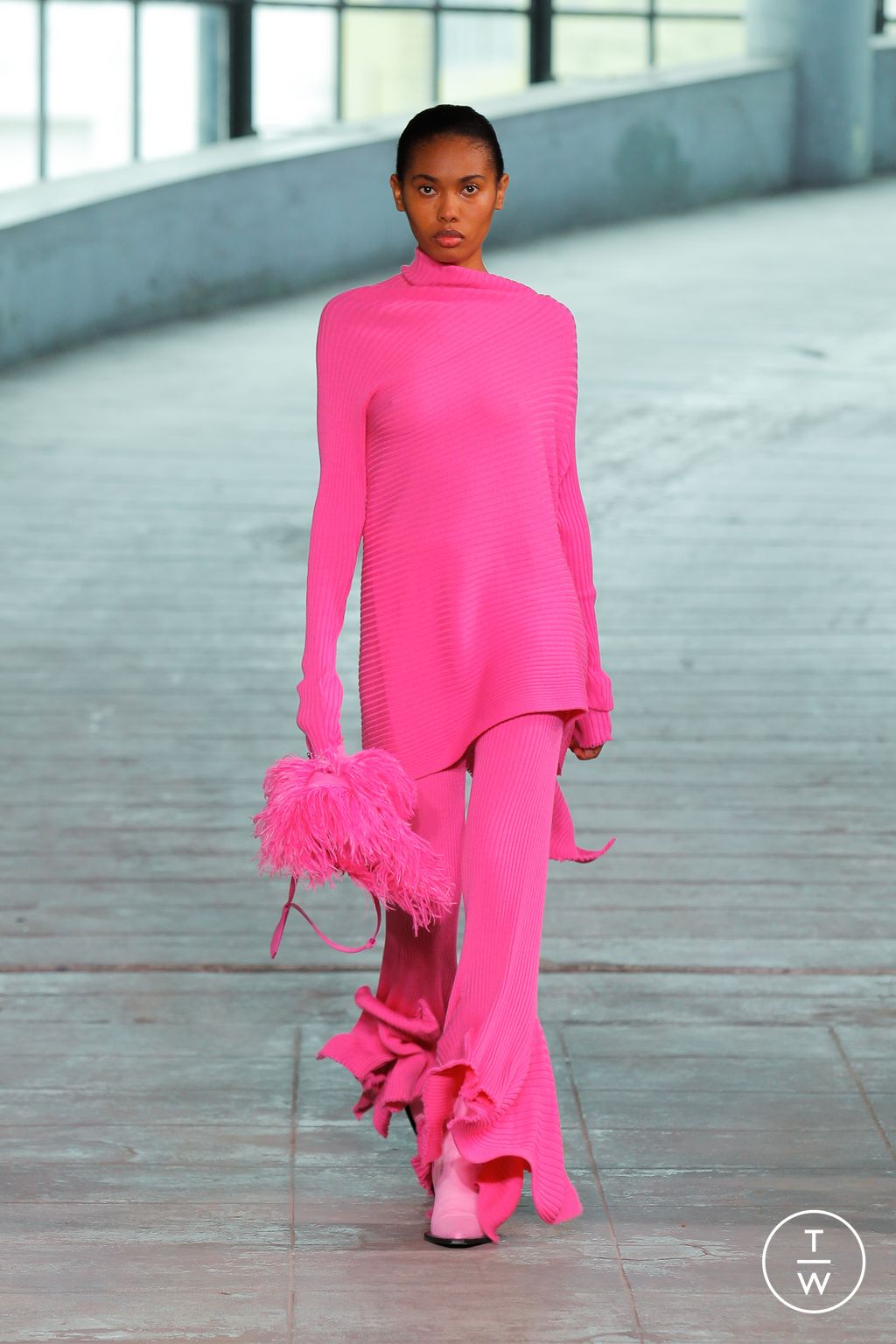 Fashion Week London Fall/Winter 2023 look 29 from the Marques' Almeida collection womenswear