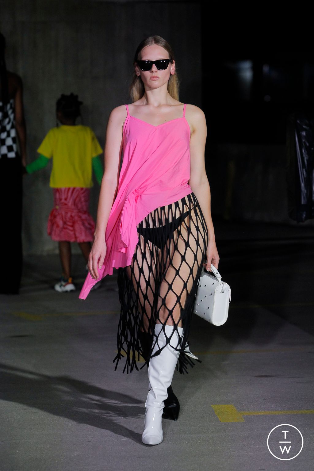 Fashion Week London Spring/Summer 2023 look 35 from the Marques' Almeida collection 女装