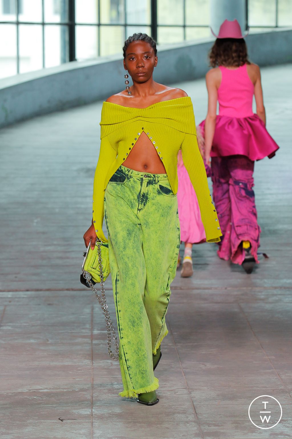 Fashion Week London Fall/Winter 2023 look 37 de la collection Marques' Almeida womenswear