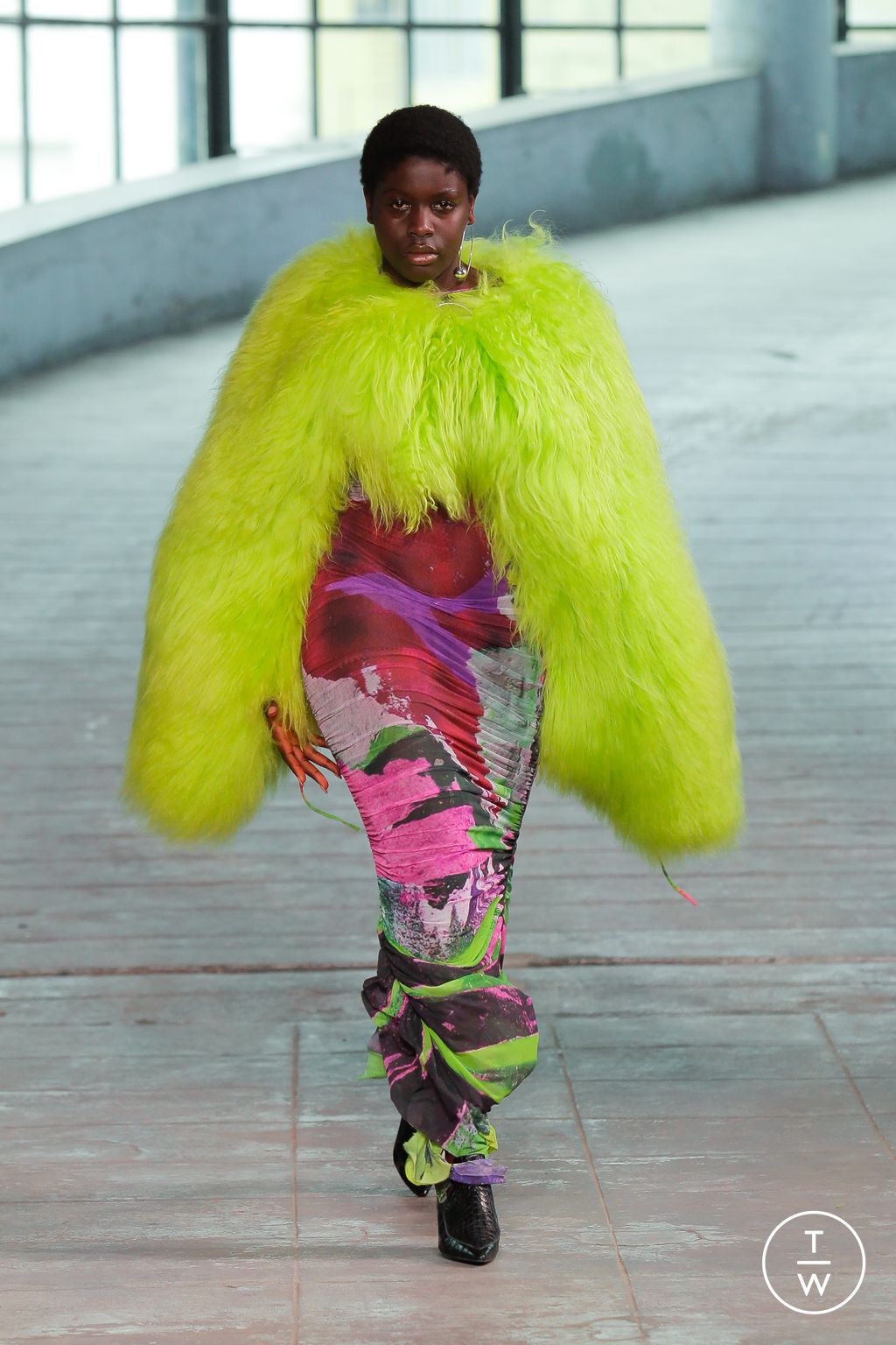 Fashion Week London Fall/Winter 2023 look 39 from the Marques' Almeida collection womenswear