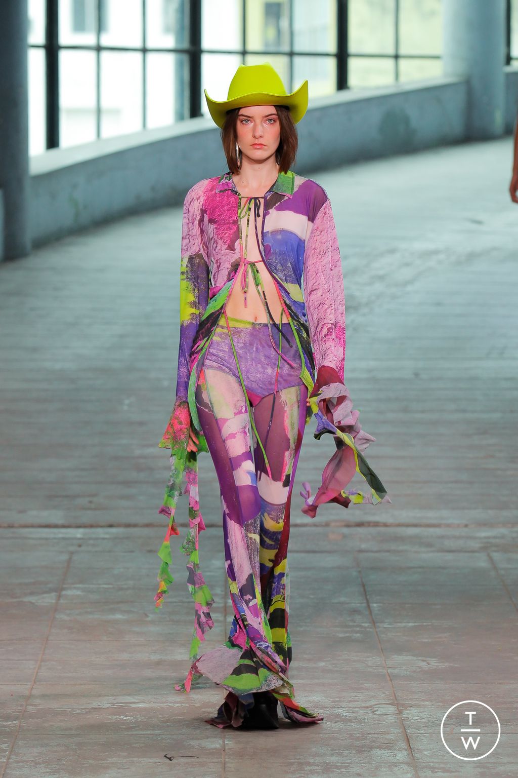 Fashion Week London Fall/Winter 2023 look 40 from the Marques' Almeida collection womenswear
