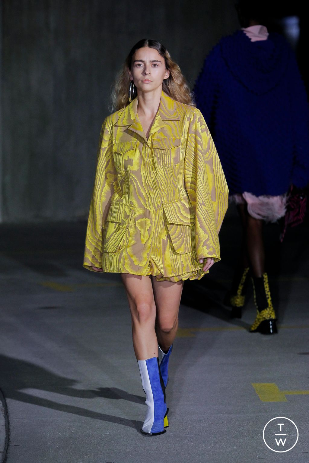 Fashion Week London Spring/Summer 2023 look 55 from the Marques' Almeida collection 女装