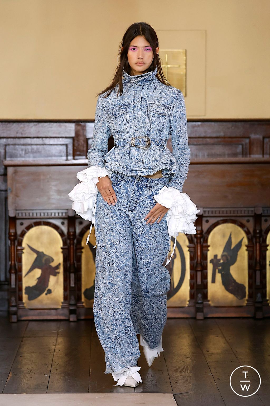 Fashion Week London Spring/Summer 2025 look 15 de la collection Marques' Almeida womenswear