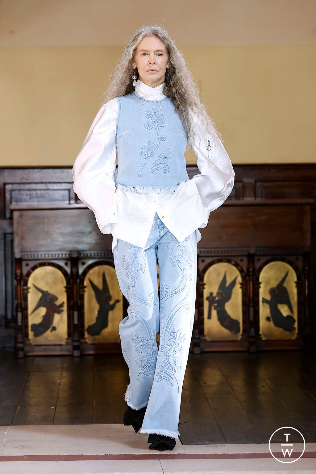 Fashion Week London Spring/Summer 2025 look 17 from the Marques' Almeida collection womenswear