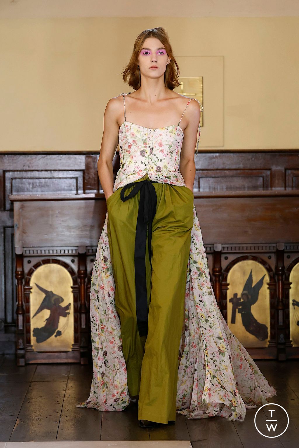 Fashion Week London Spring/Summer 2025 look 20 from the Marques' Almeida collection womenswear