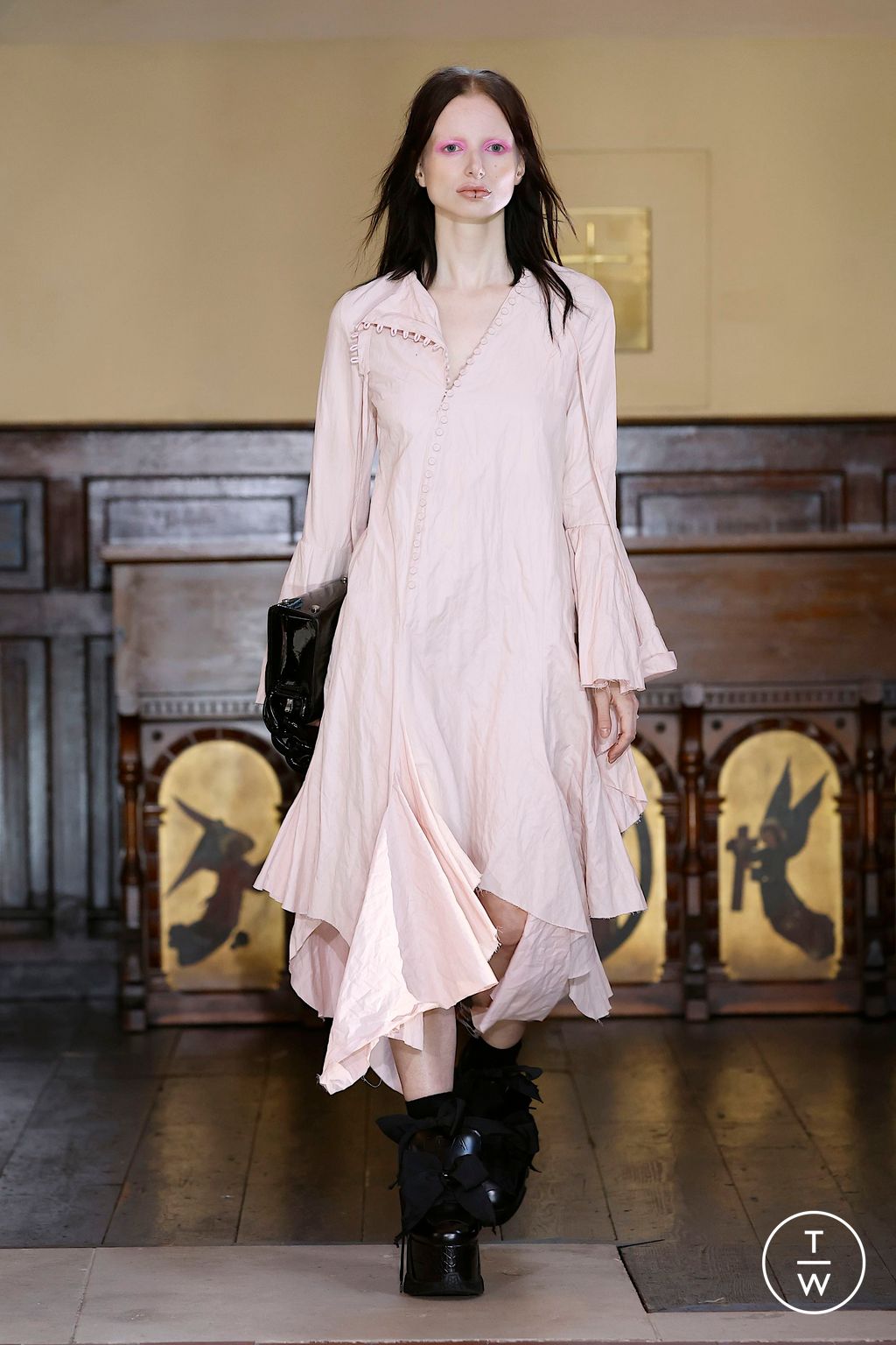 Fashion Week London Spring/Summer 2025 look 23 from the Marques' Almeida collection womenswear