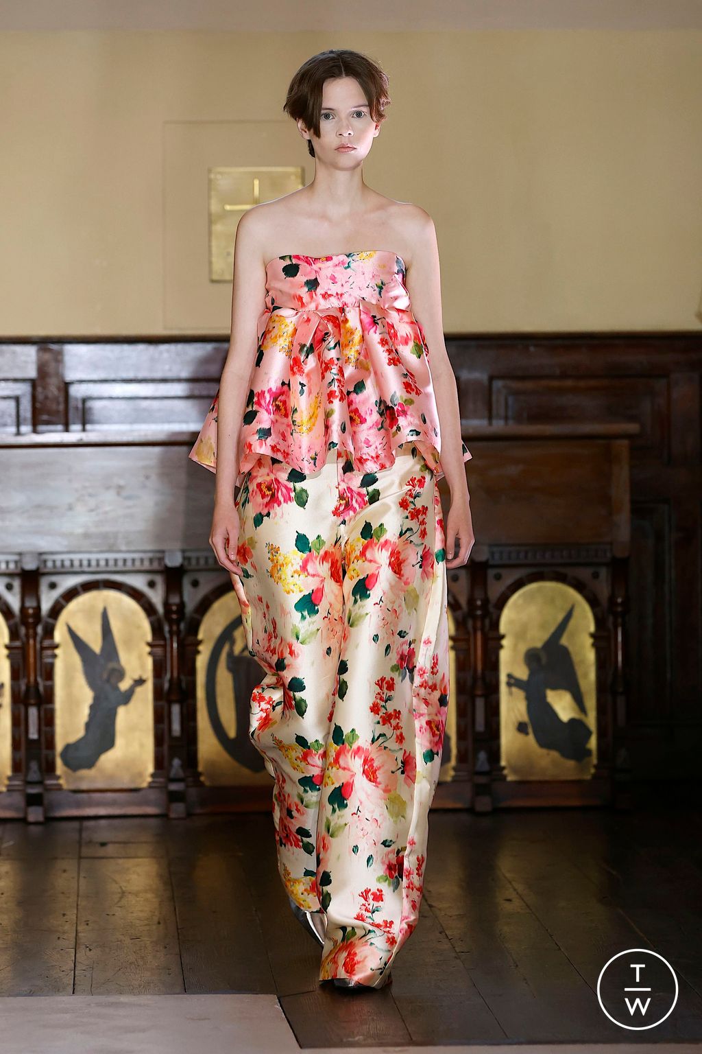 Fashion Week London Spring/Summer 2025 look 24 from the Marques' Almeida collection womenswear