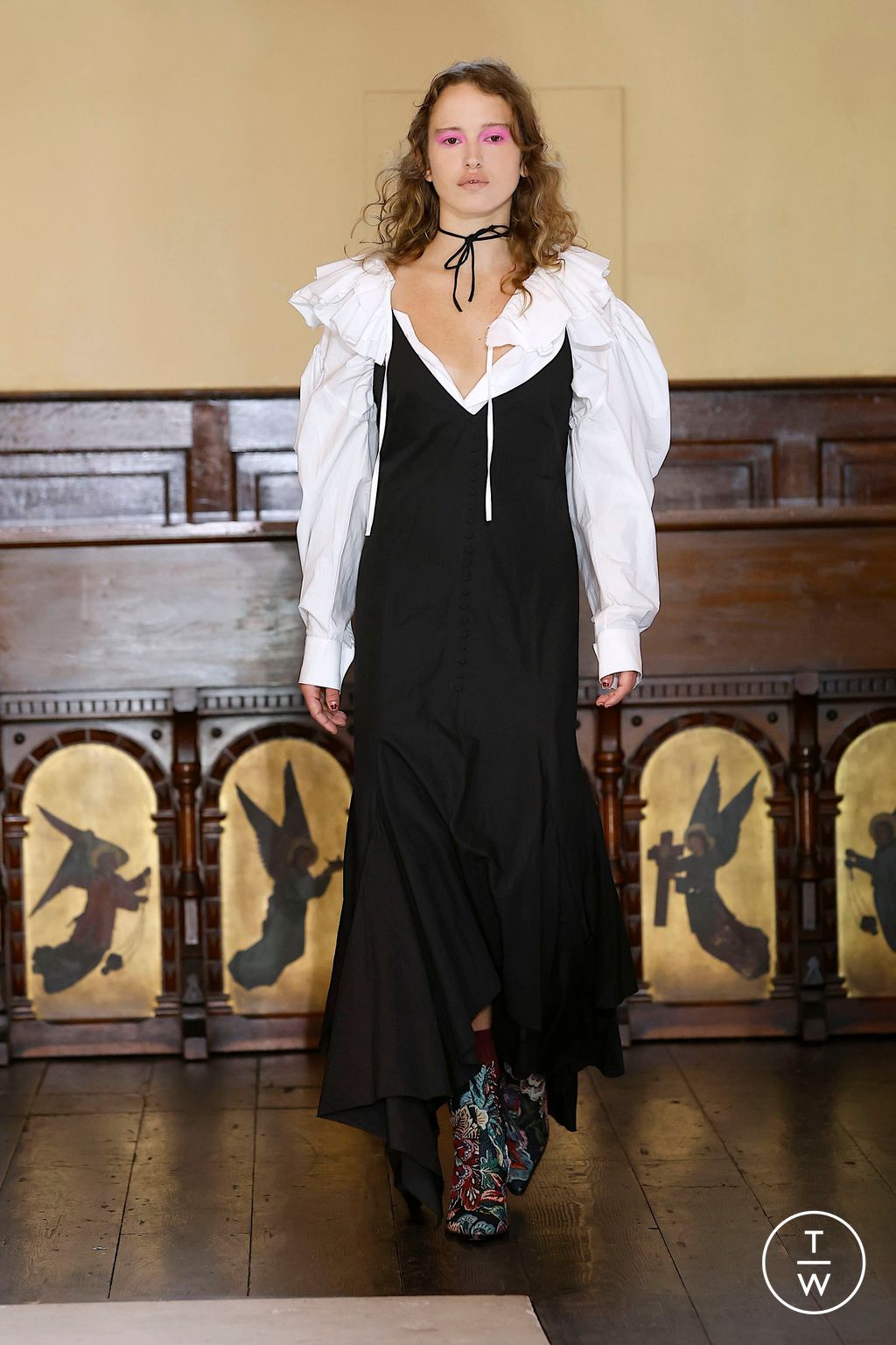 Fashion Week London Spring/Summer 2025 look 40 from the Marques' Almeida collection womenswear