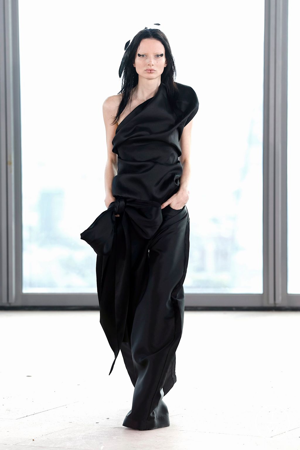 Fashion Week London Spring/Summer 2026 look 42 from the Marques' Almeida collection 女装