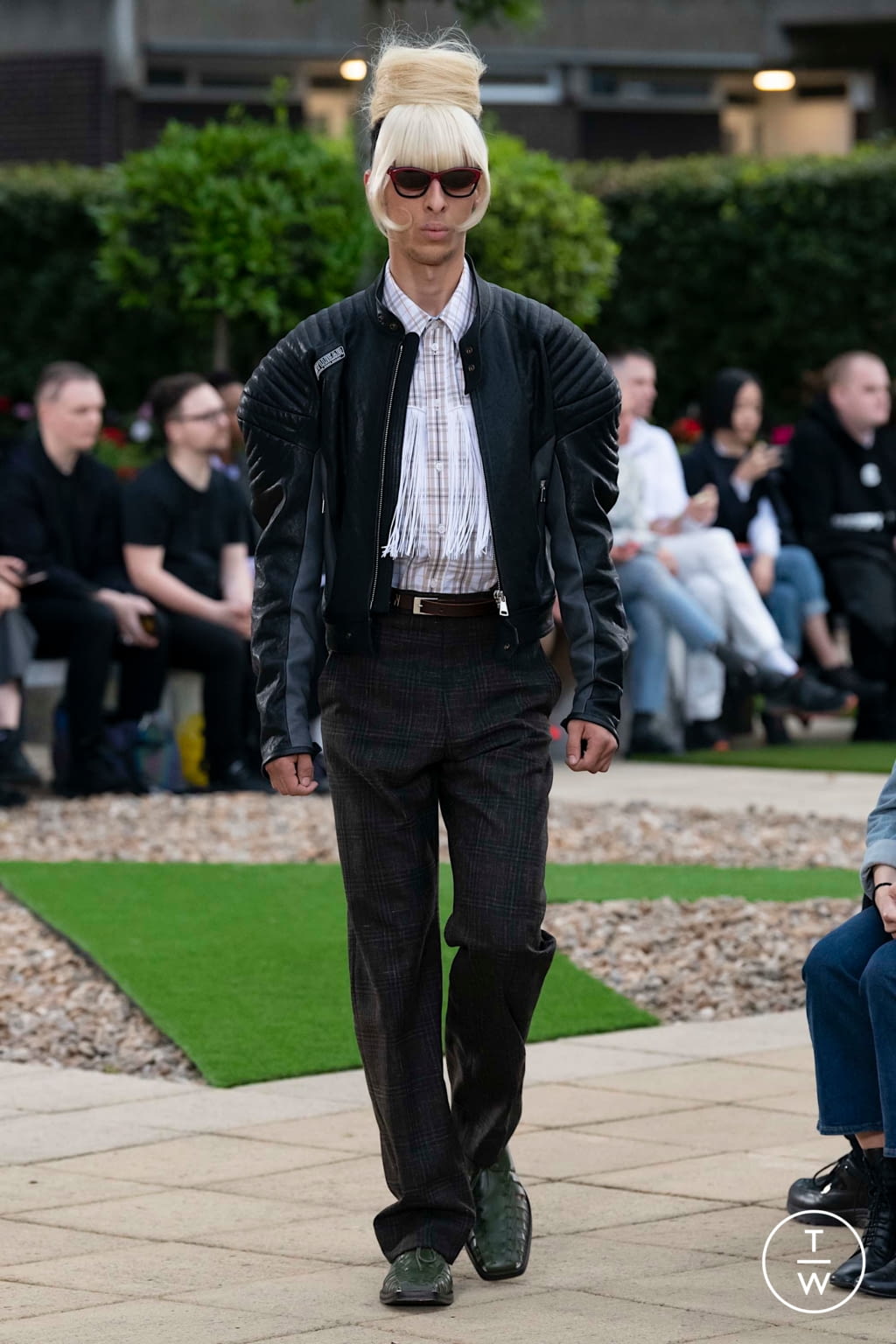 Fashion Week London Spring/Summer 2020 look 1 from the Martine Rose collection menswear