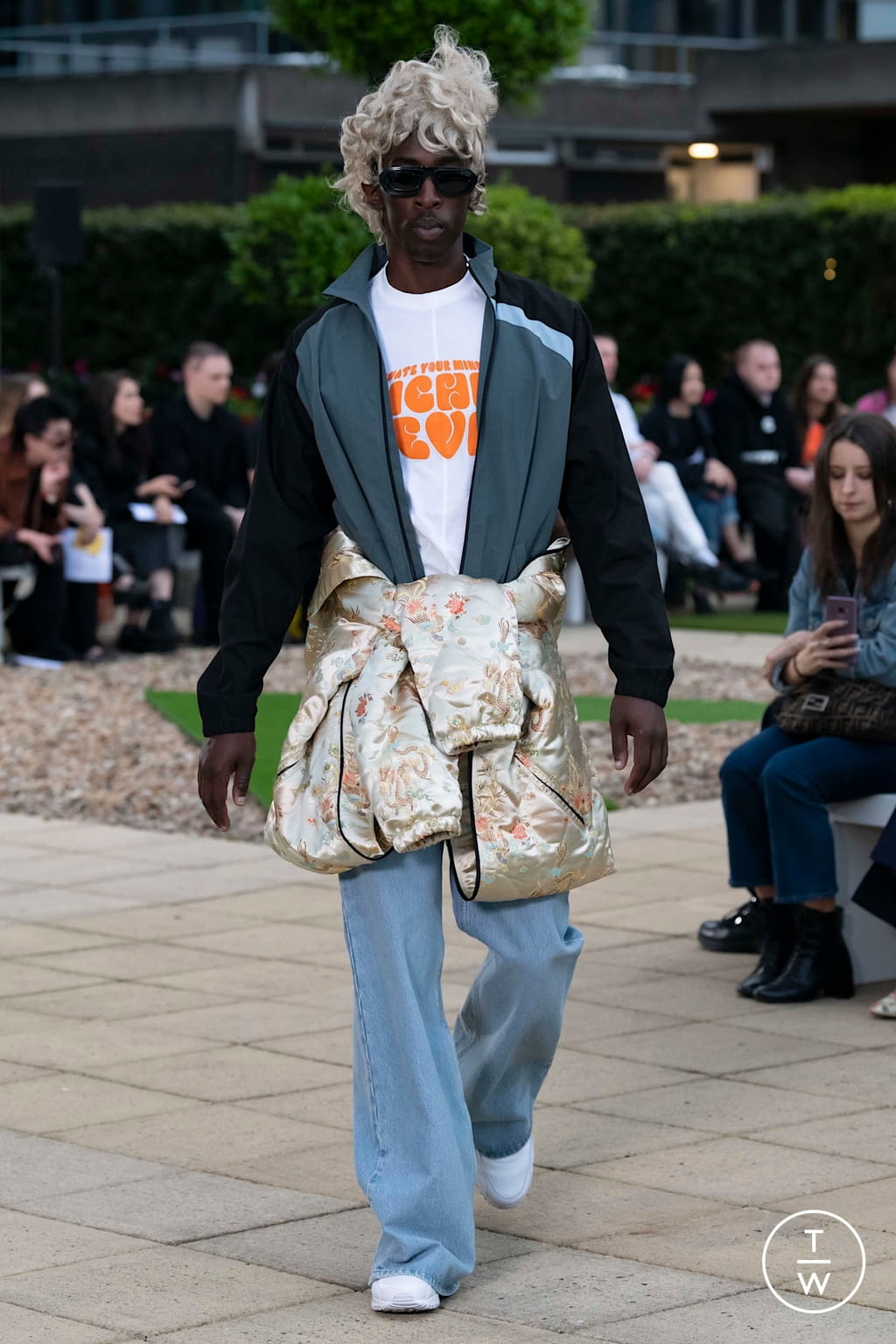Fashion Week London Spring/Summer 2020 look 15 from the Martine Rose collection 男装