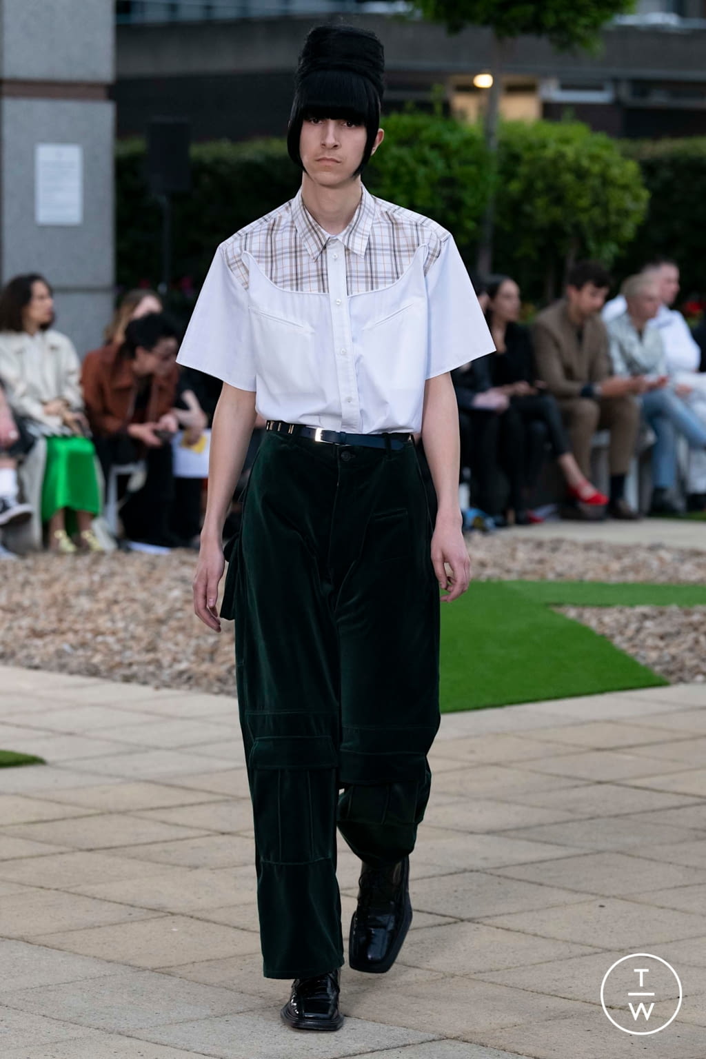 Fashion Week London Spring/Summer 2020 look 25 de la collection Martine Rose menswear