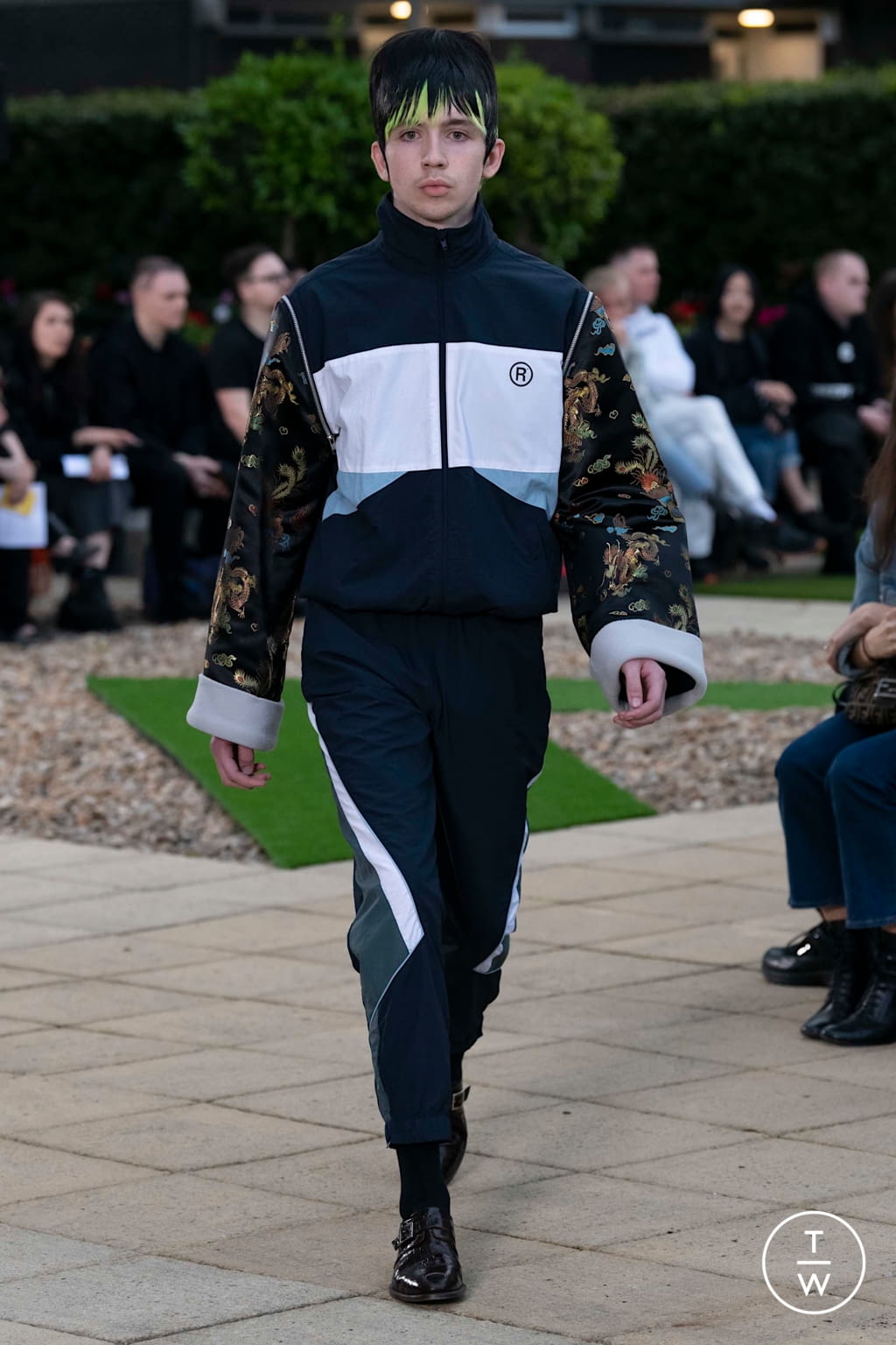 Fashion Week London Spring/Summer 2020 look 31 from the Martine Rose collection 男装