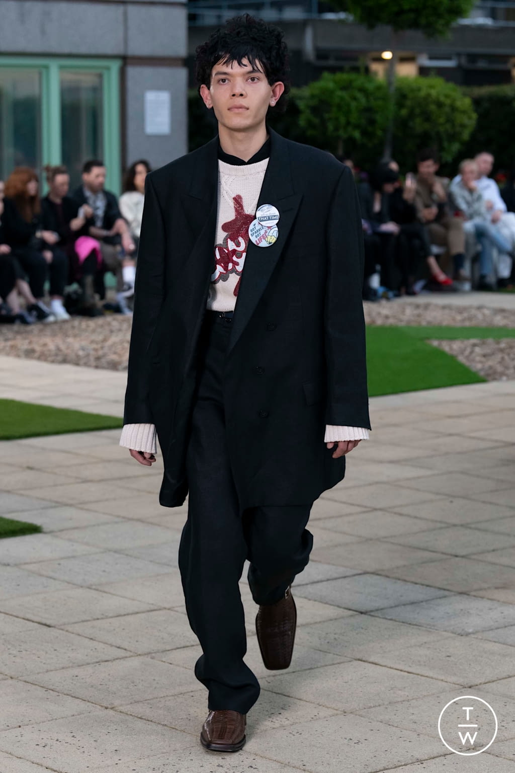 Fashion Week London Spring/Summer 2020 look 33 from the Martine Rose collection menswear