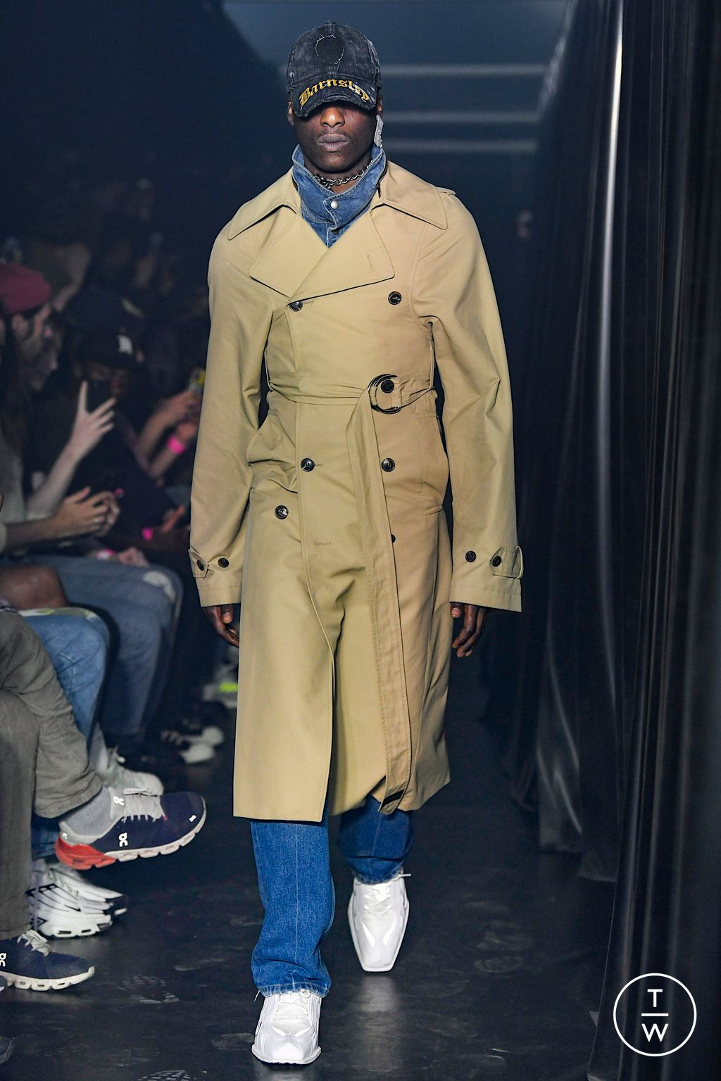 Fashion Week London Spring/Summer 2023 look 1 from the Martine Rose collection menswear