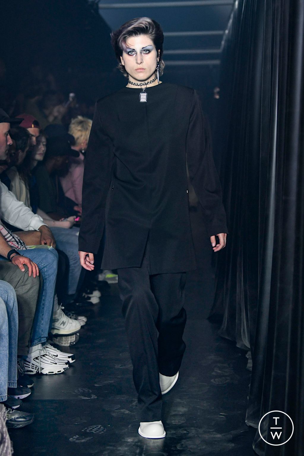 Fashion Week London Spring/Summer 2023 look 18 from the Martine Rose collection 男装