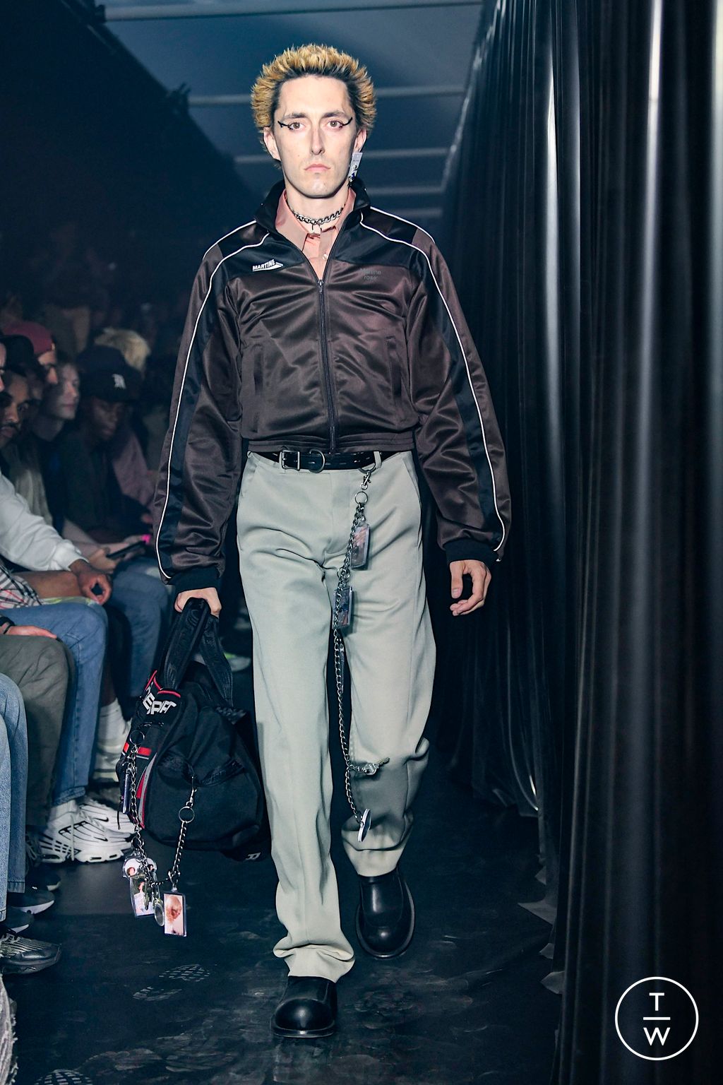 Fashion Week London Spring/Summer 2023 look 19 from the Martine Rose collection menswear