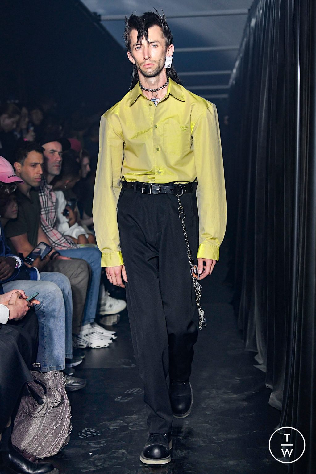 Fashion Week London Spring/Summer 2023 look 21 from the Martine Rose collection 男装