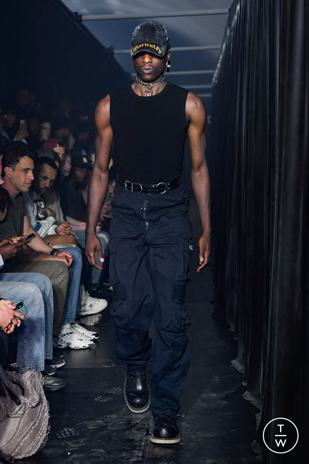 Fashion Week London Spring/Summer 2023 look 35 from the Martine Rose collection 男装