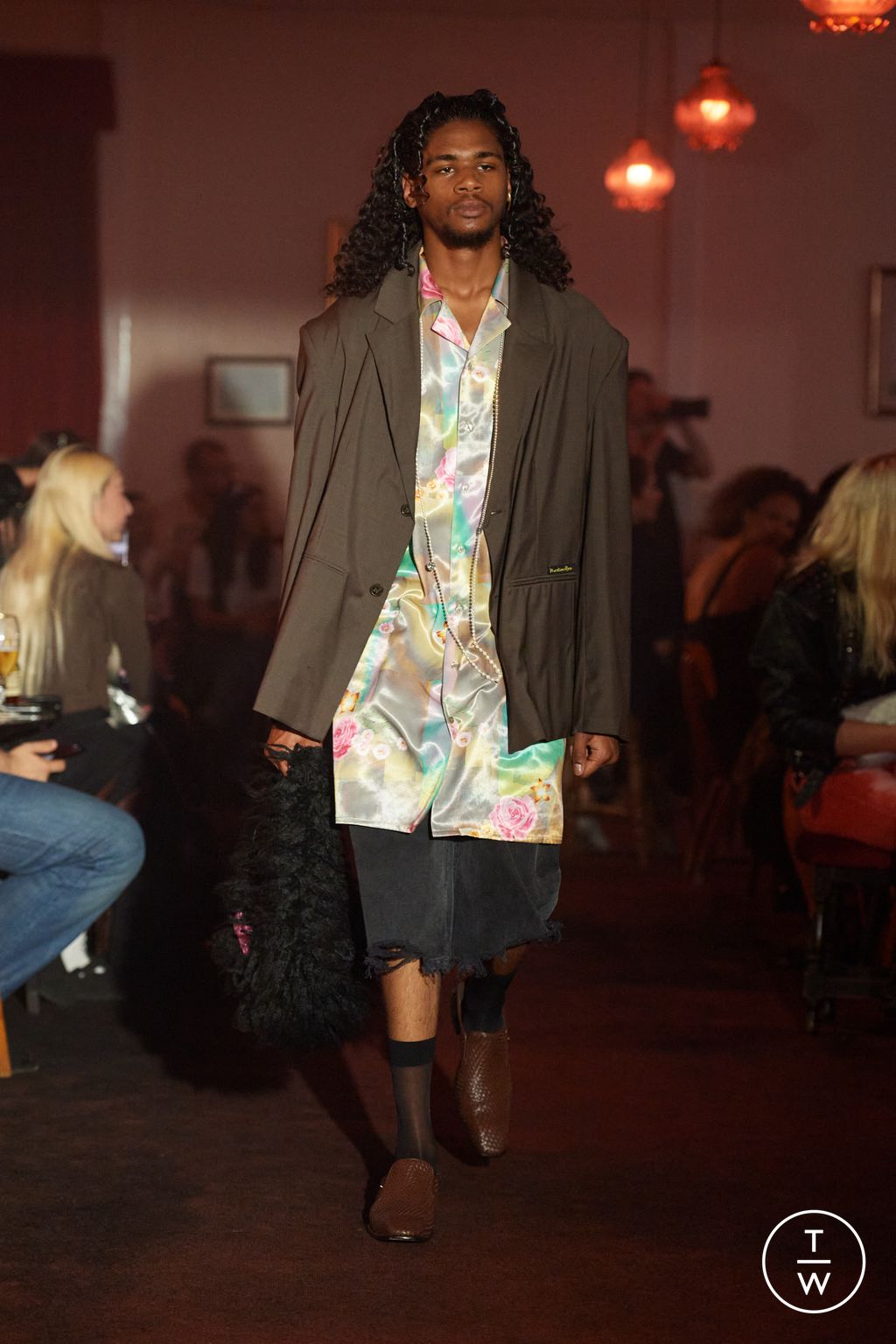 Fashion Week London Spring/Summer 2024 look 14 from the Martine Rose collection menswear