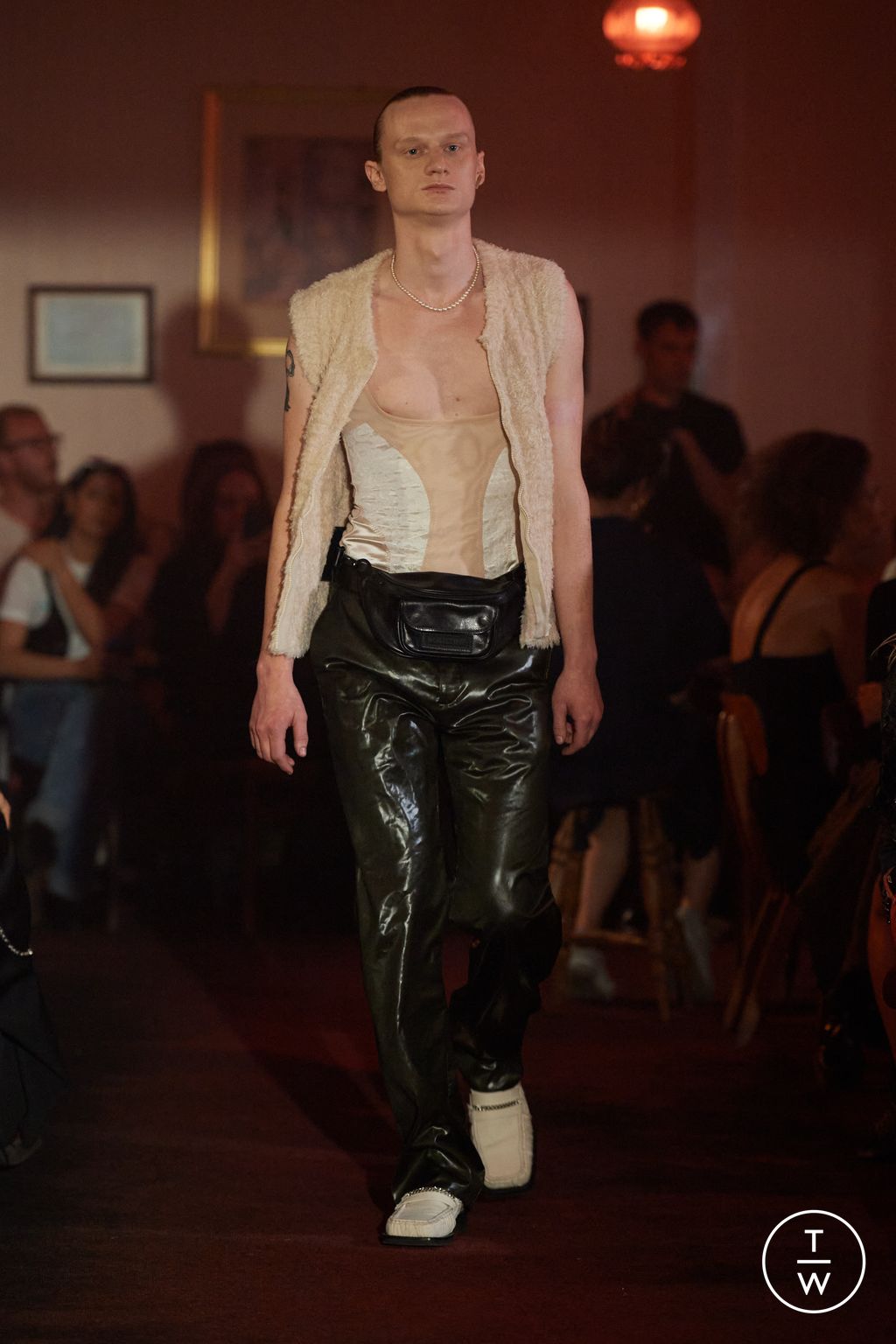 Fashion Week London Spring/Summer 2024 look 27 from the Martine Rose collection menswear
