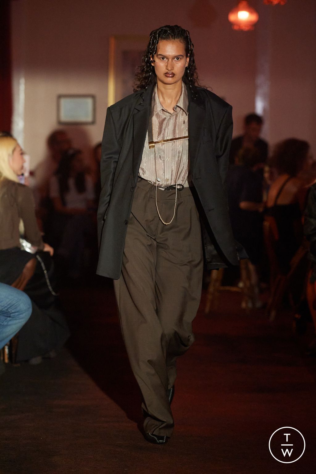 Fashion Week London Spring/Summer 2024 look 33 from the Martine Rose collection 男装