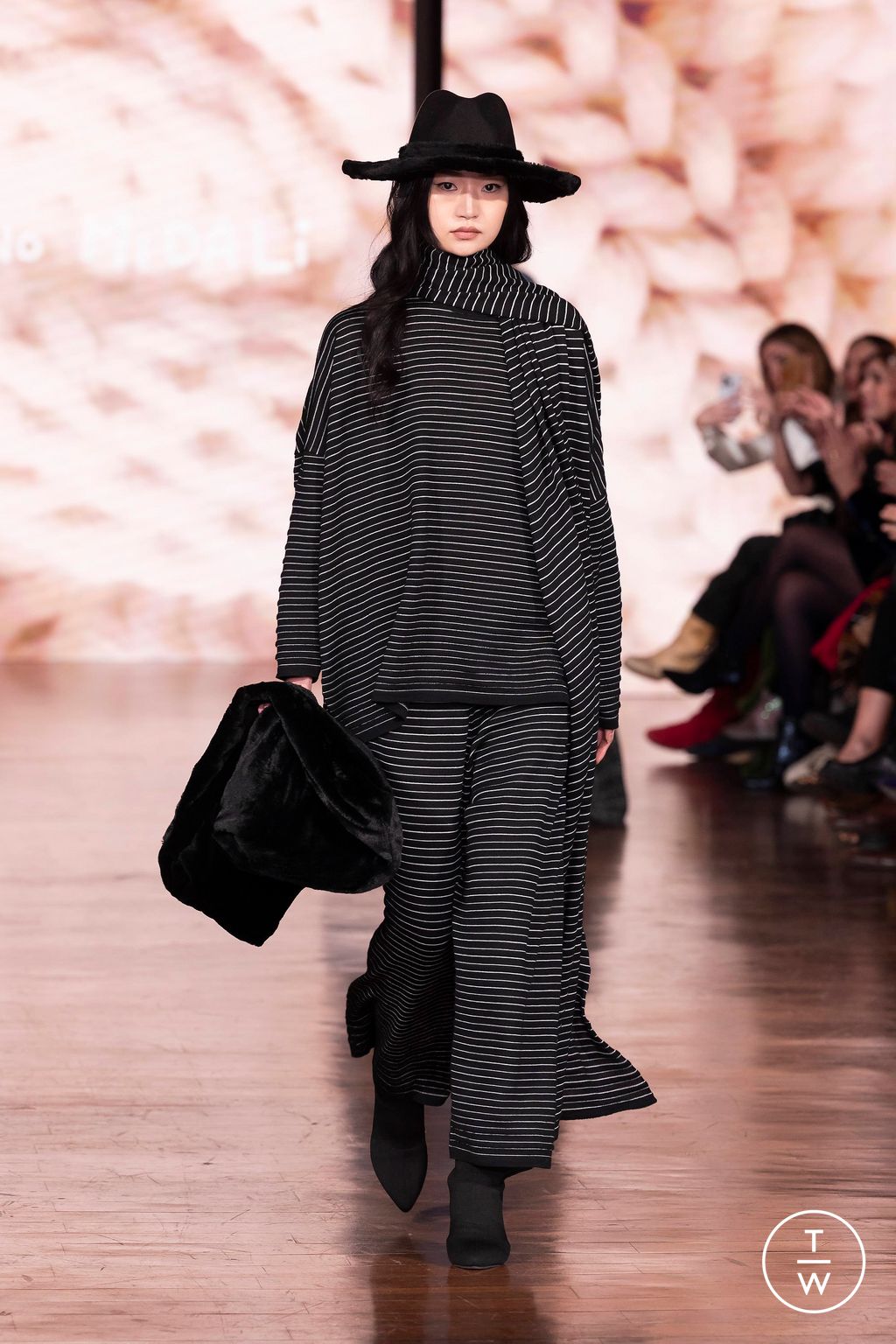 Fashion Week Milan Fall/Winter 2024 look 10 de la collection Martino Midali womenswear