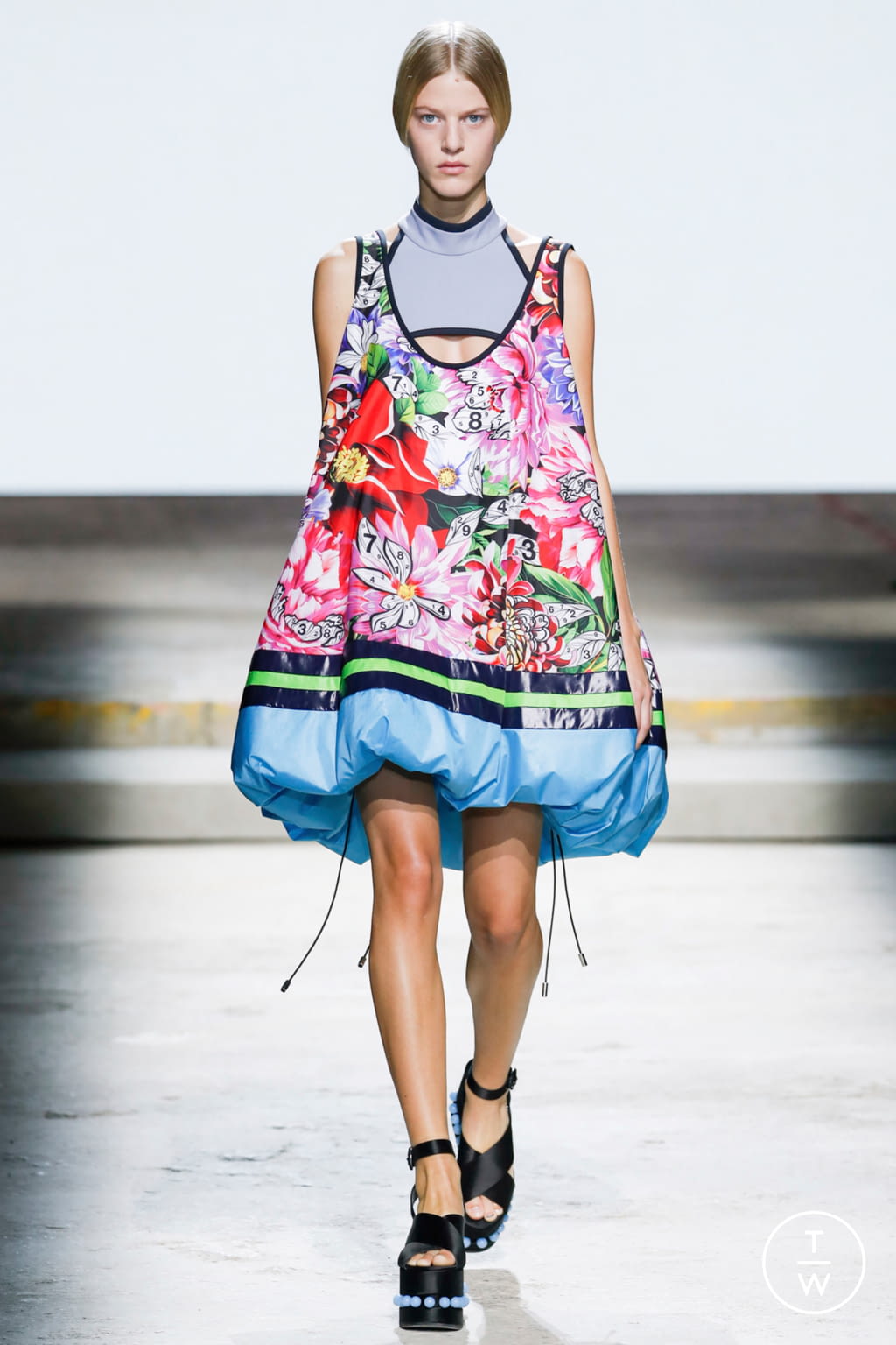 Fashion Week London Spring/Summer 2018 look 4 from the Mary Katrantzou collection 女装