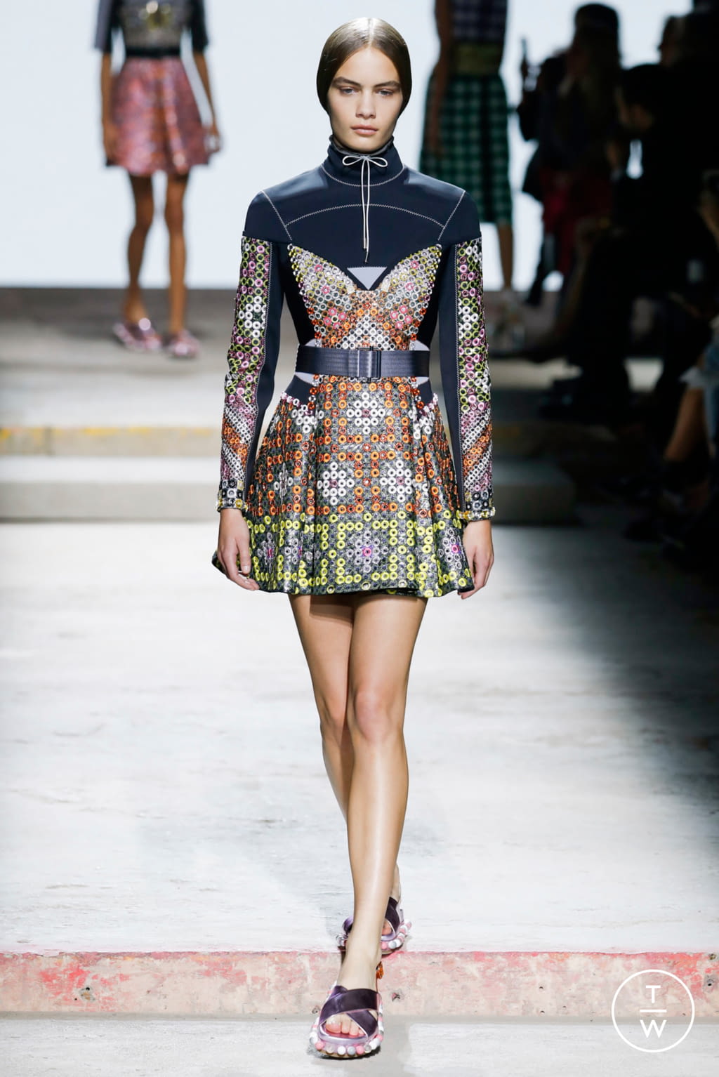 Fashion Week London Spring/Summer 2018 look 25 from the Mary Katrantzou collection 女装