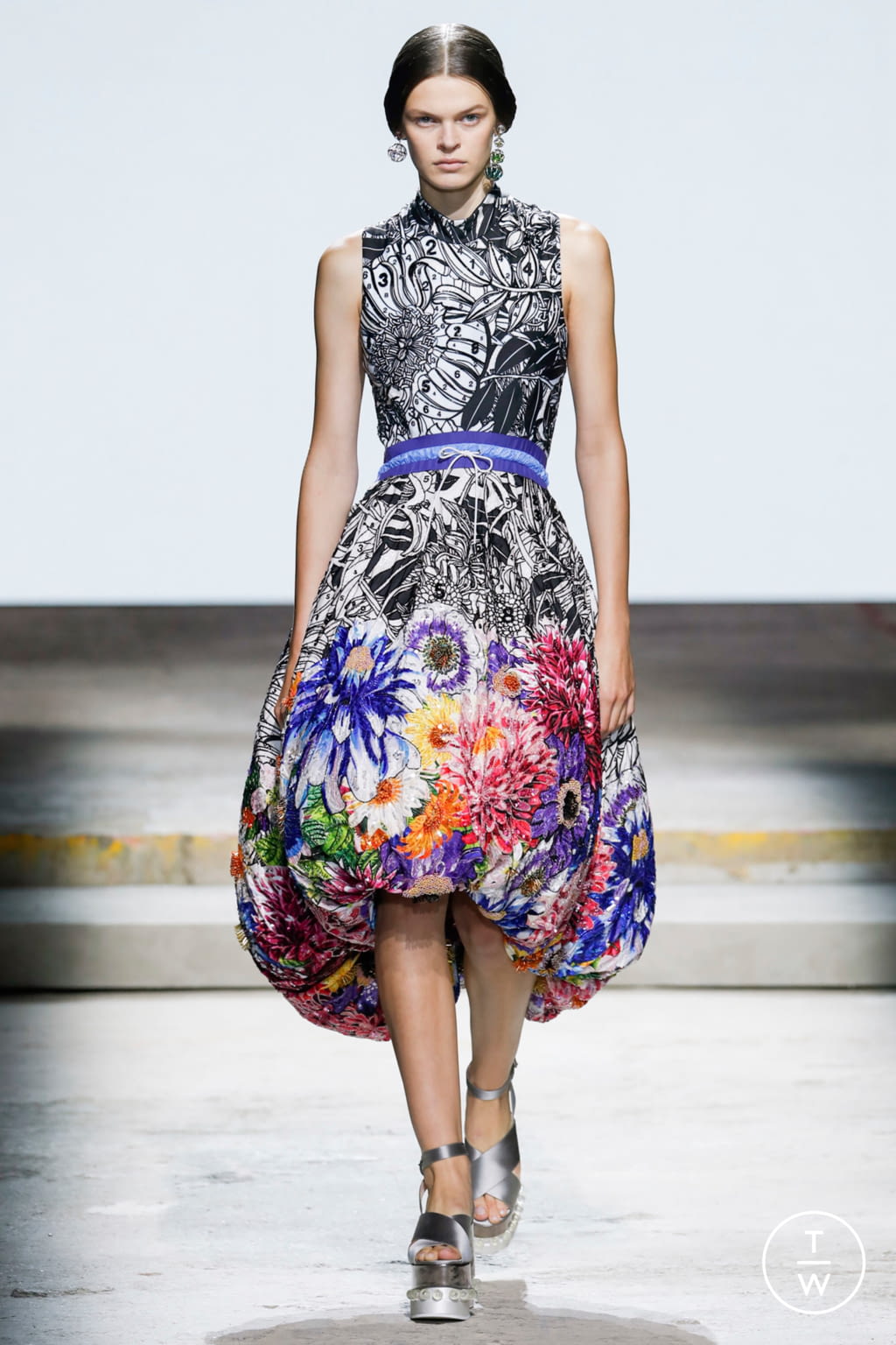 Fashion Week London Spring/Summer 2018 look 35 from the Mary Katrantzou collection 女装