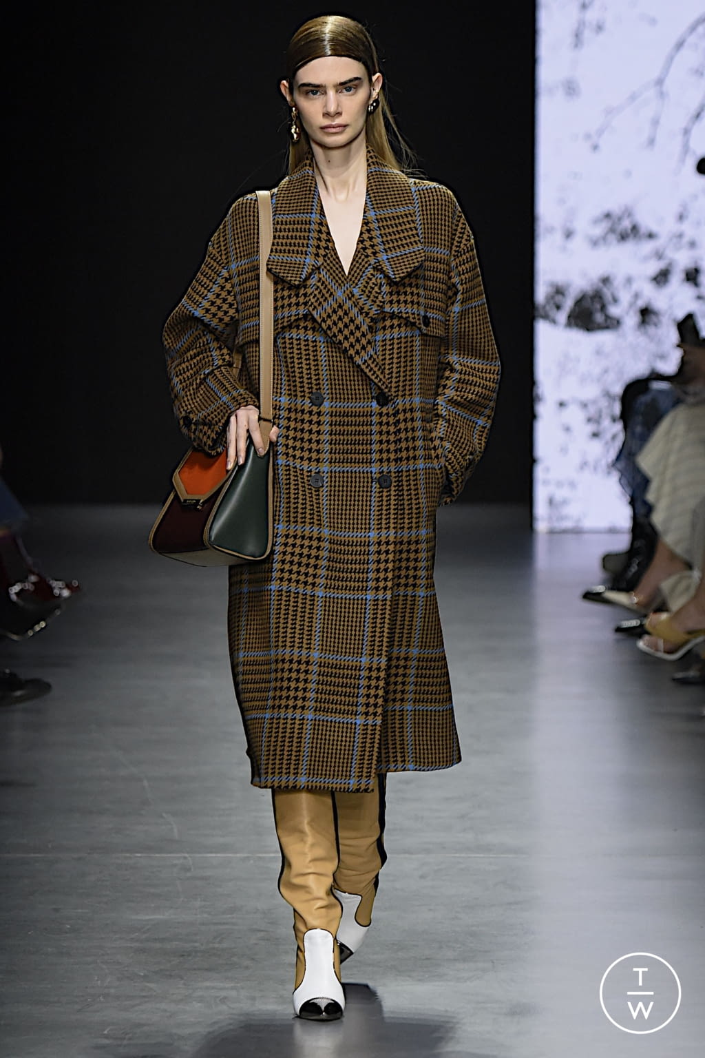 Fashion Week Milan Fall/Winter 2022 look 2 from the Maryling collection 女装
