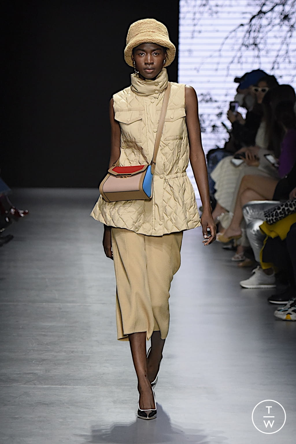 Fashion Week Milan Fall/Winter 2022 look 5 de la collection Maryling womenswear