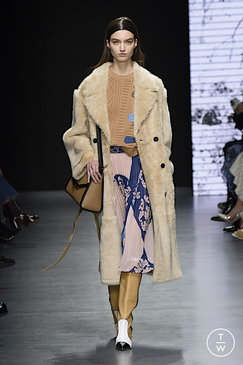 Fashion Week Milan Fall/Winter 2022 look 6 from the Maryling collection 女装