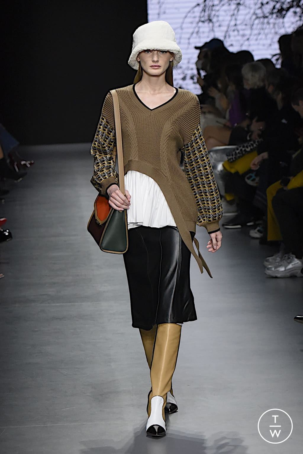 Fashion Week Milan Fall/Winter 2022 look 14 de la collection Maryling womenswear