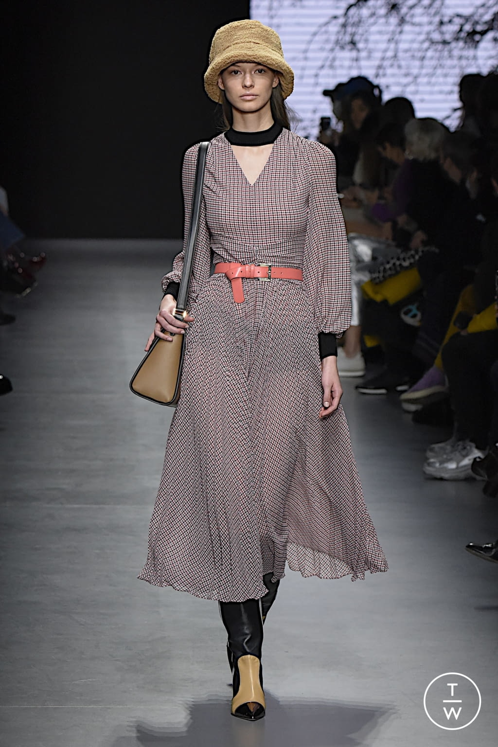 Fashion Week Milan Fall/Winter 2022 look 21 from the Maryling collection 女装