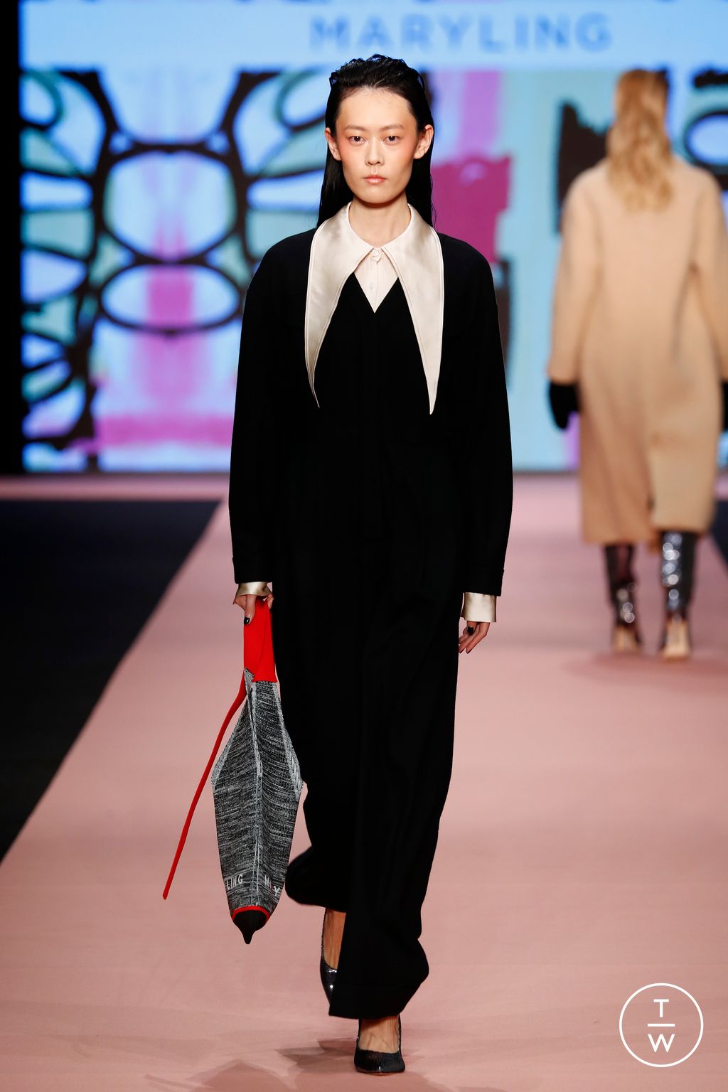 Fashion Week Milan Fall/Winter 2023 look 20 de la collection Maryling womenswear