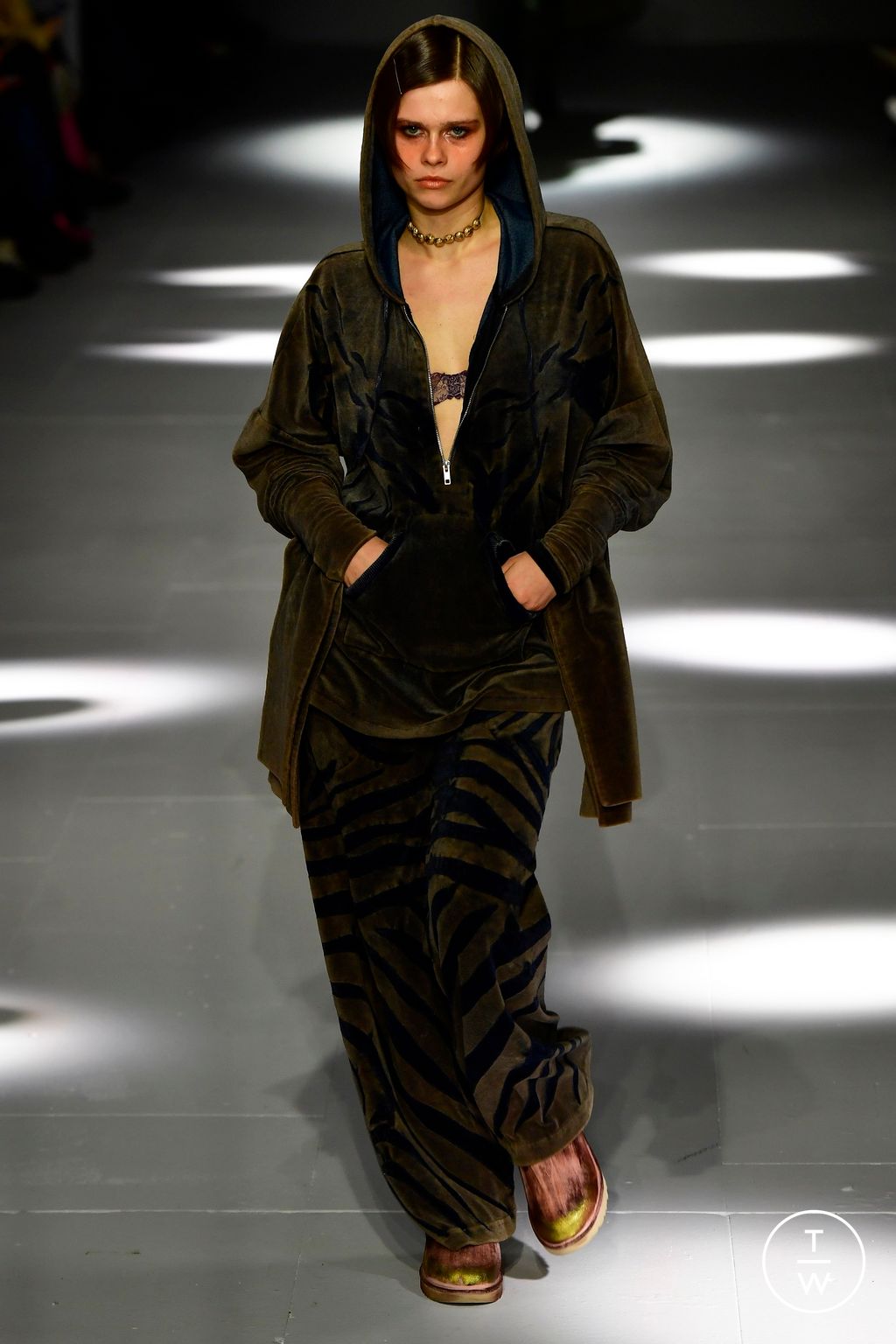 Fashion Week London Fall/Winter 2024 look 4 de la collection Masha Popova womenswear
