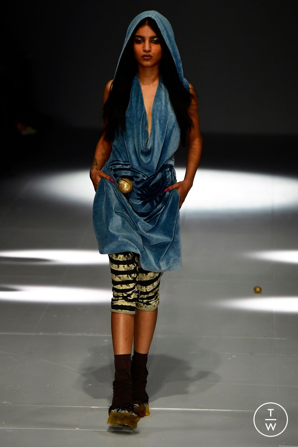 Fashion Week London Fall/Winter 2024 look 17 de la collection Masha Popova womenswear