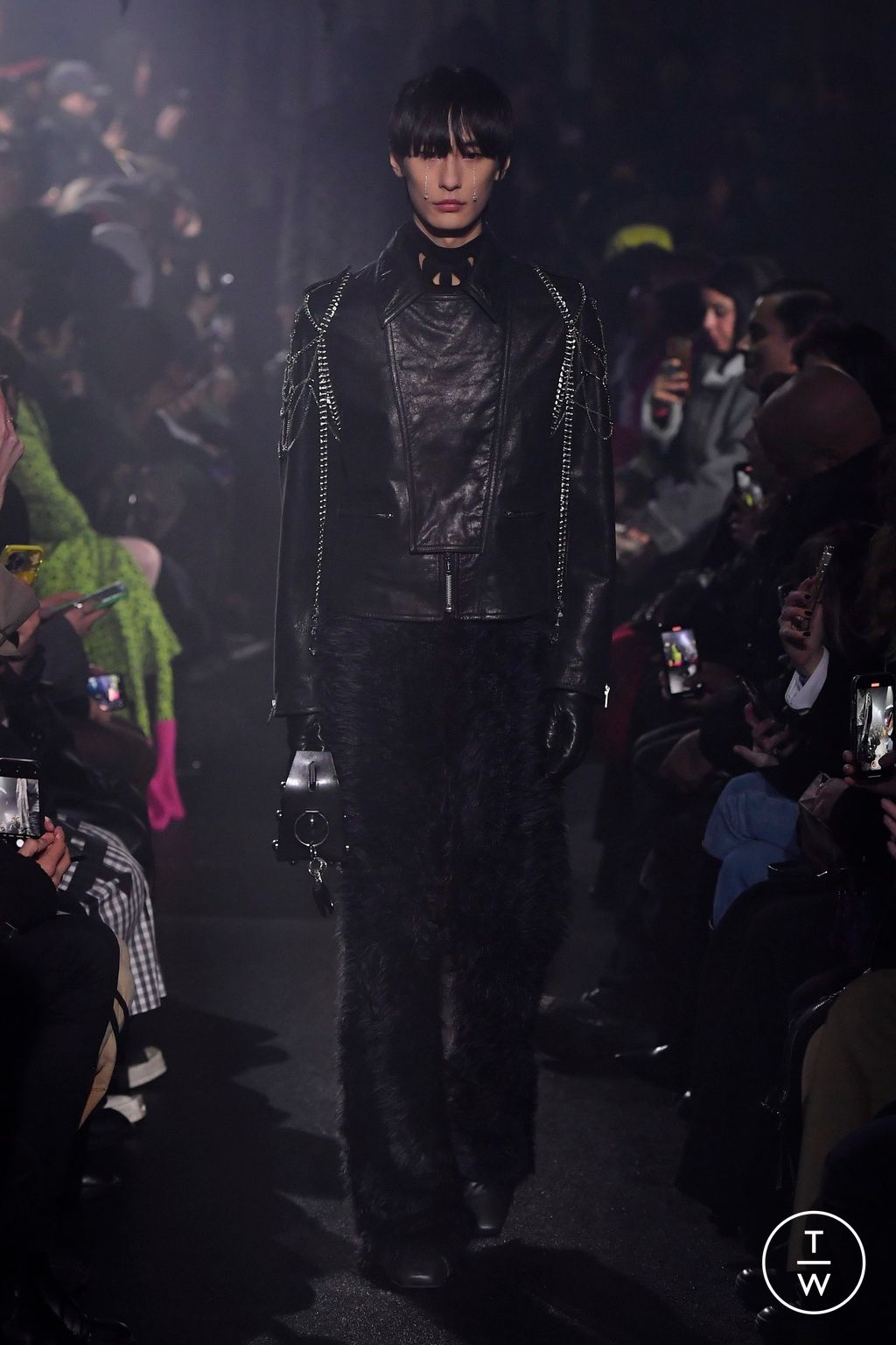 Fashion Week Paris Fall/Winter 2024 look 8 de la collection MASU menswear