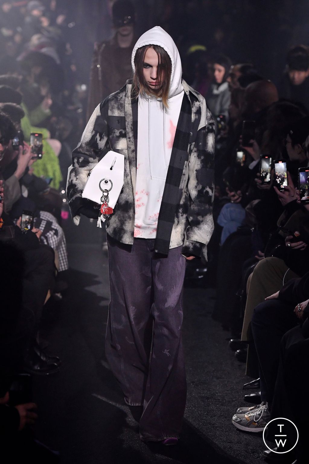 Fashion Week Paris Fall/Winter 2024 look 17 from the MASU collection 男装