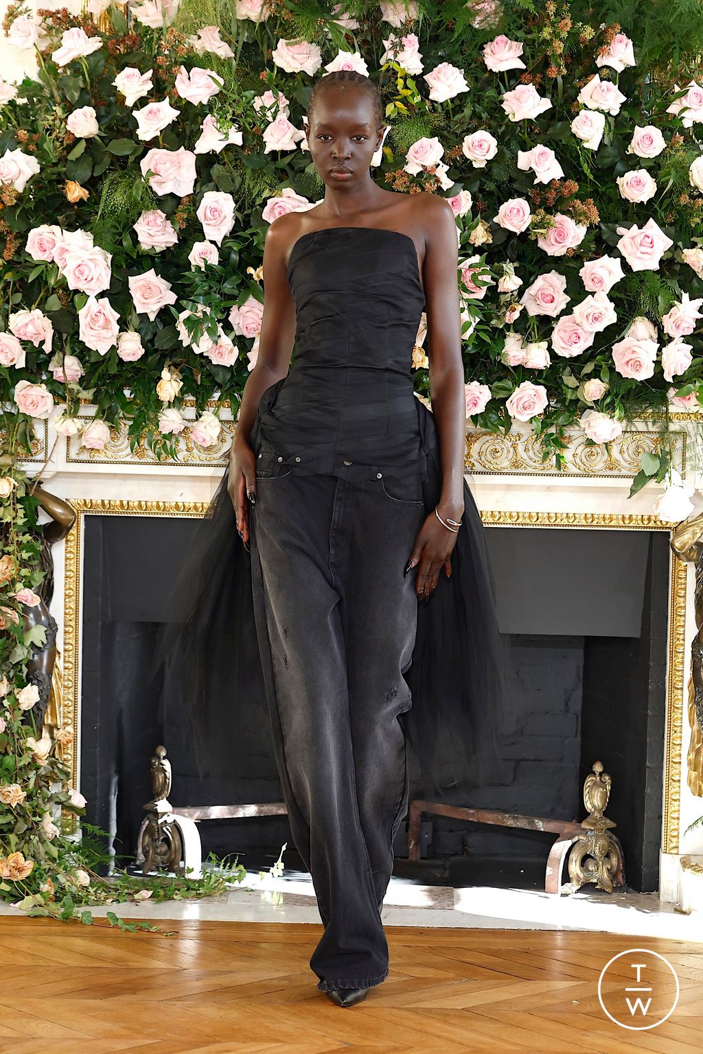 Fashion Week Paris Spring/Summer 2026 look 16 from the Matières Fécales collection womenswear