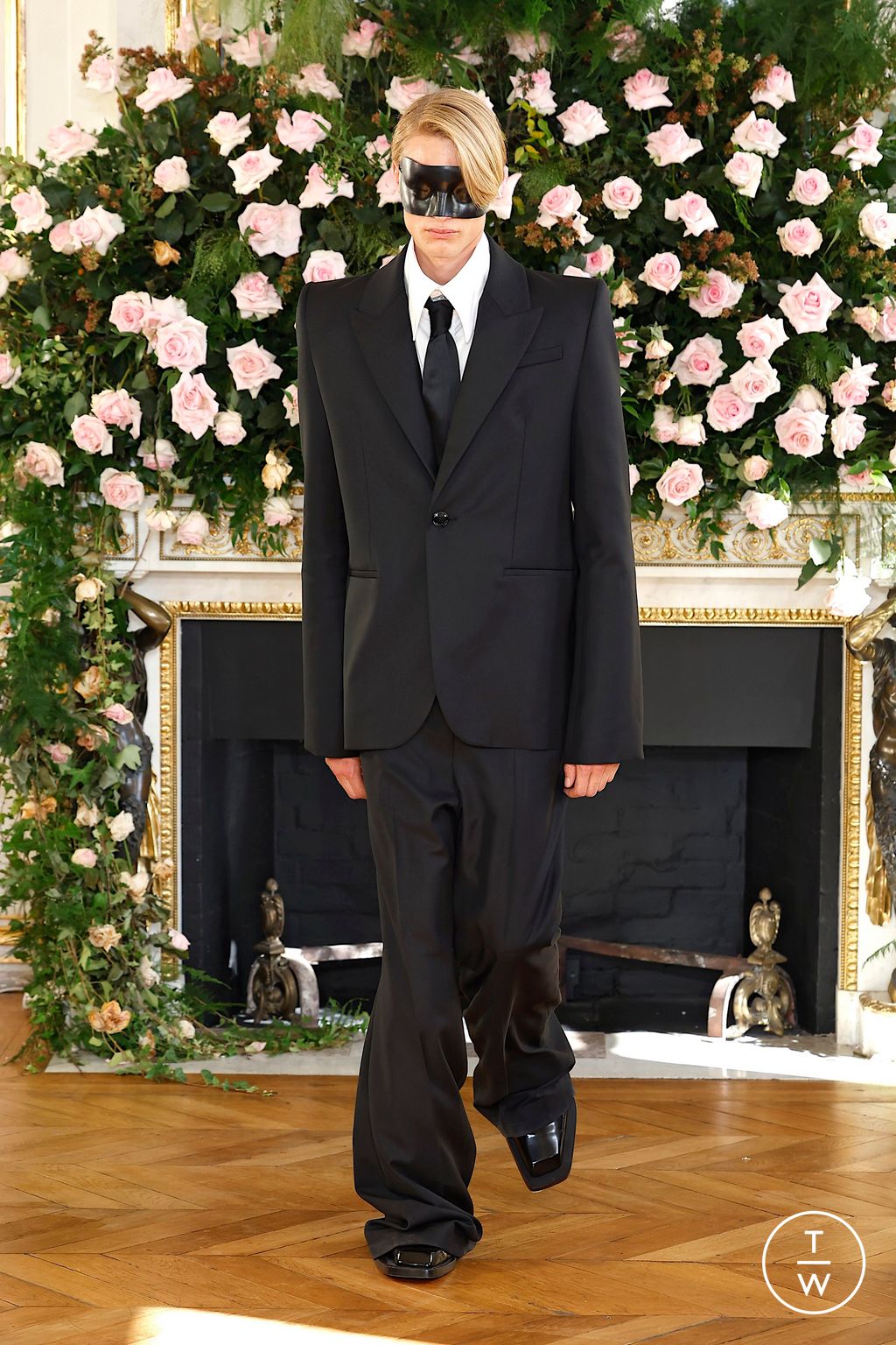 Fashion Week Paris Spring/Summer 2026 look 23 from the Matières Fécales collection womenswear