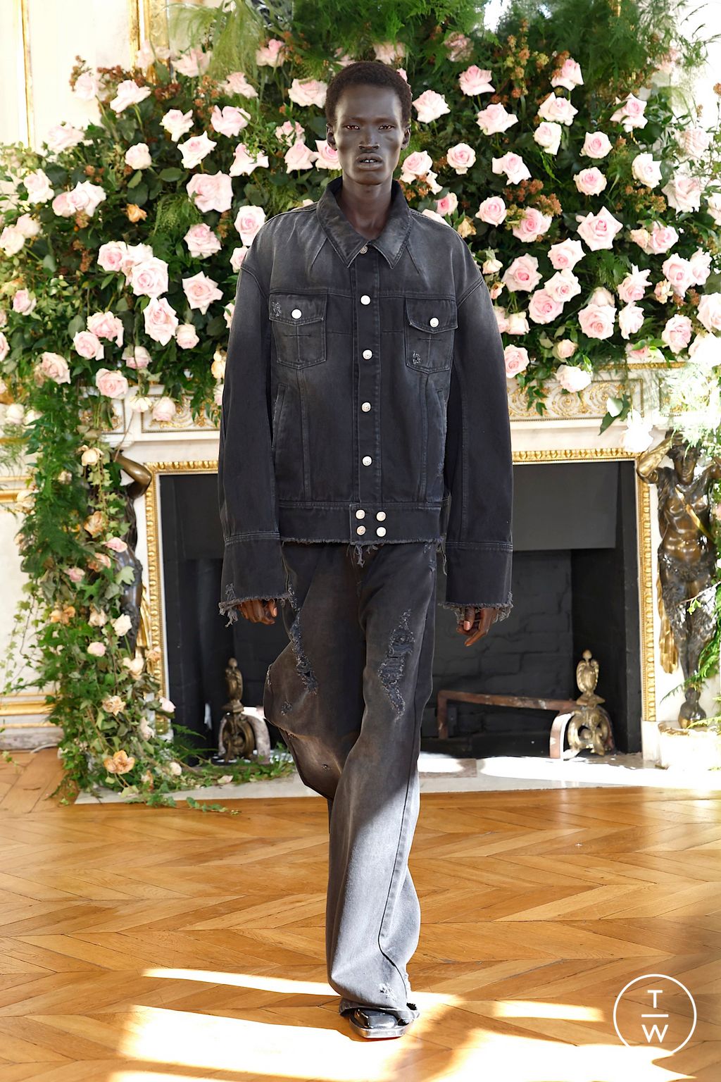 Fashion Week Paris Spring/Summer 2026 look 24 from the Matières Fécales collection womenswear