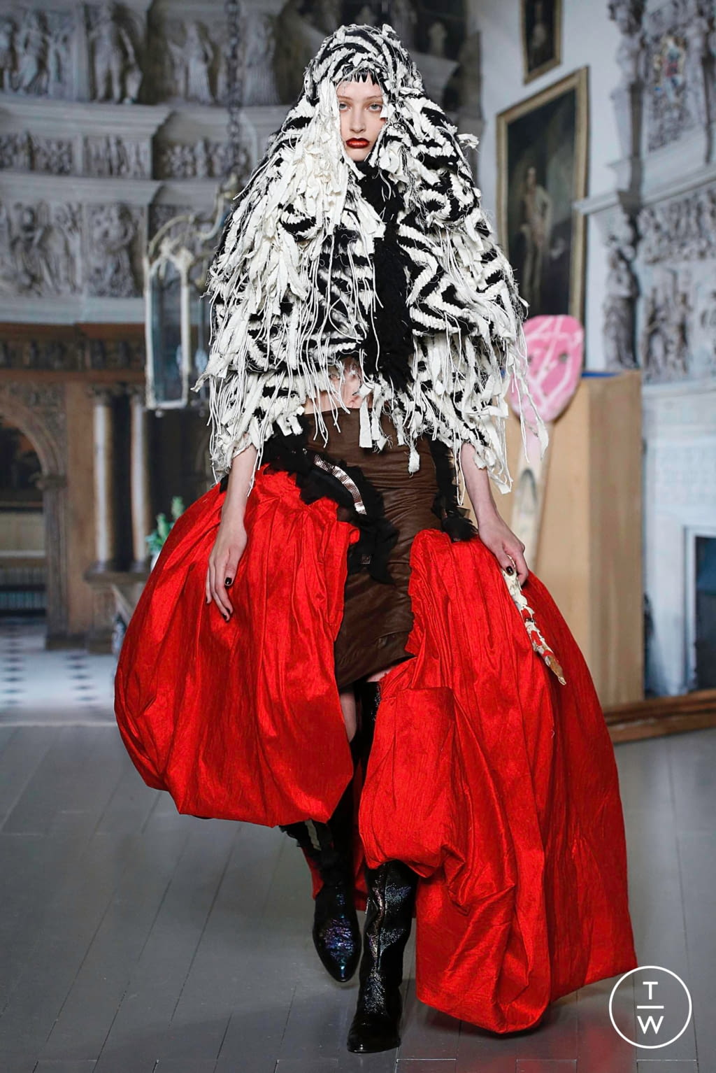 Fashion Week London Fall/Winter 2019 look 23 from the Matty Bovan collection 女装