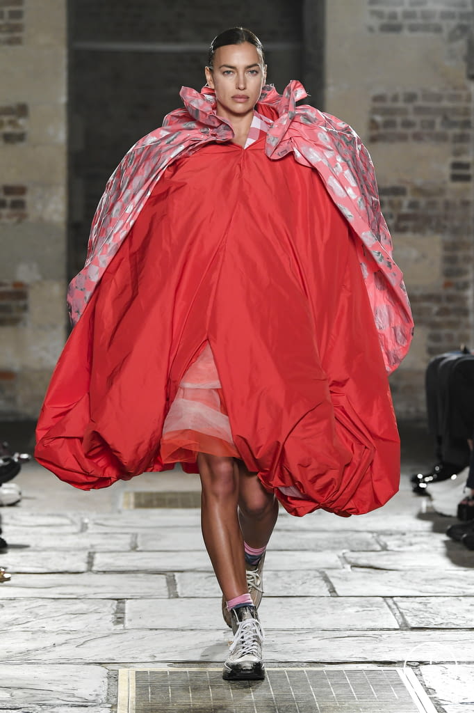 Fashion Week London Fall/Winter 2022 look 1 de la collection Matty Bovan womenswear