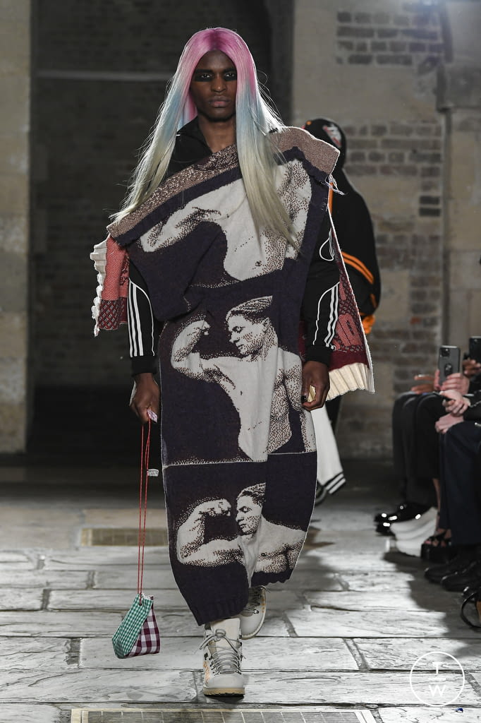 Fashion Week London Fall/Winter 2022 look 14 from the Matty Bovan collection 女装