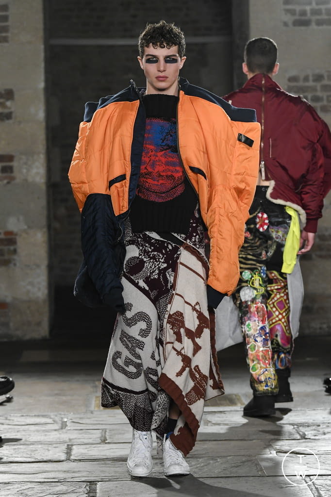 Fashion Week London Fall/Winter 2022 look 16 from the Matty Bovan collection 女装