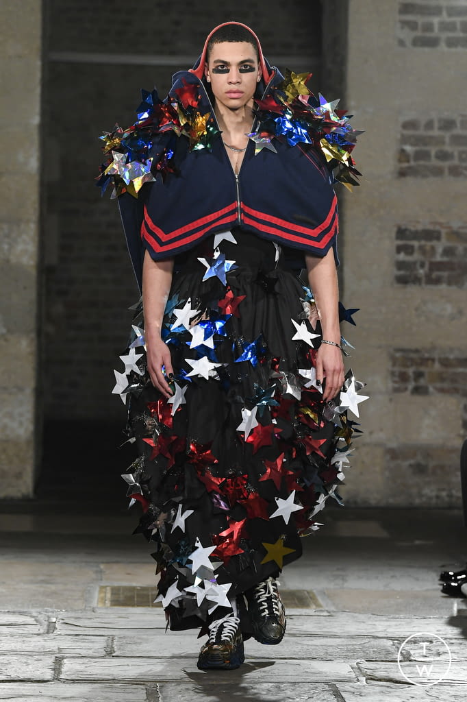 Fashion Week London Fall/Winter 2022 look 24 de la collection Matty Bovan womenswear