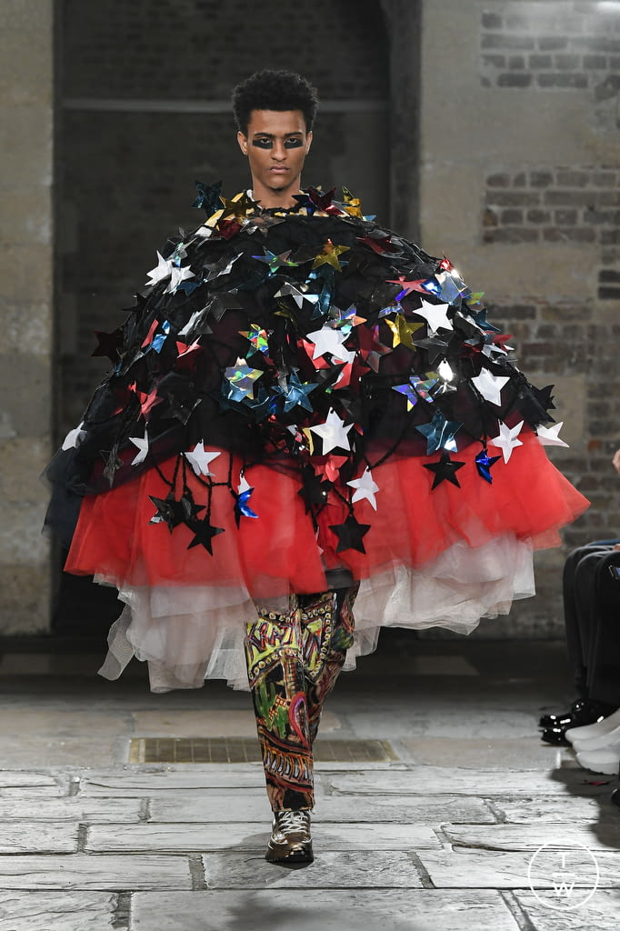 Fashion Week London Fall/Winter 2022 look 26 de la collection Matty Bovan womenswear