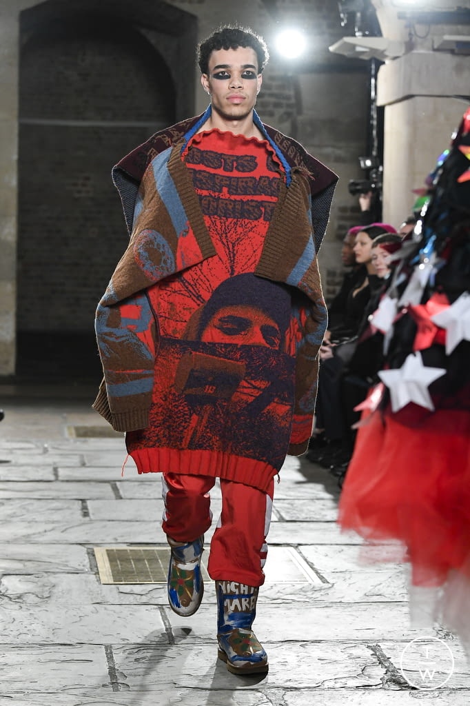 Fashion Week London Fall/Winter 2022 look 27 from the Matty Bovan collection 女装